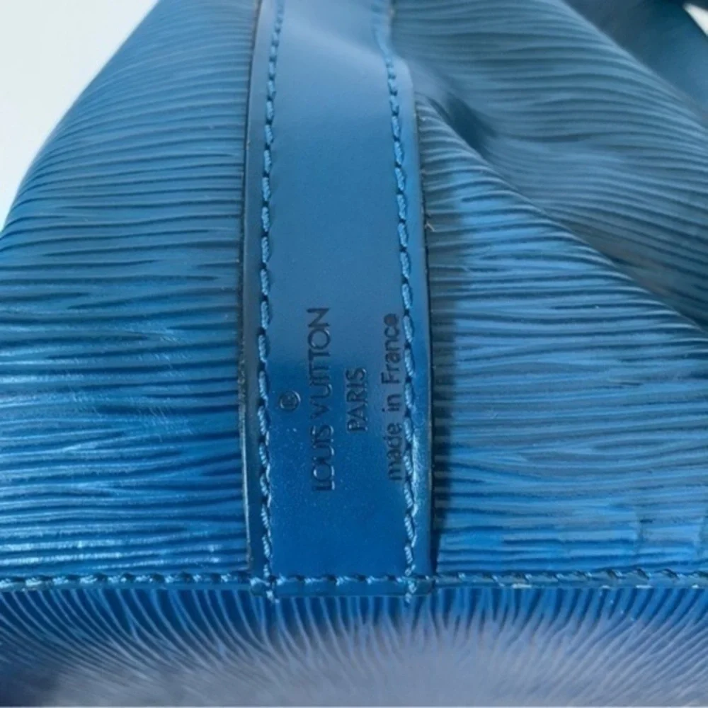 LOUIS VUITTON LV Shoulder Bag Petit Noe Blue Epi